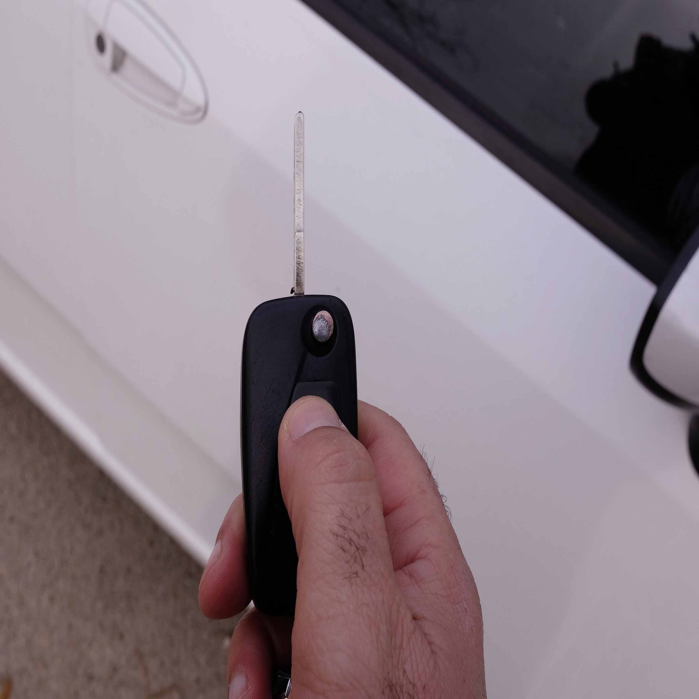 toyota-car-key-replacement-near-me-diy-auto-locksmith-guide